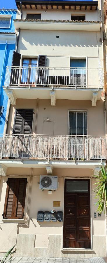 Da Paolo E Laura - In Centro A San Benedetto Appartement San Benedetto del Tronto Buitenkant foto
